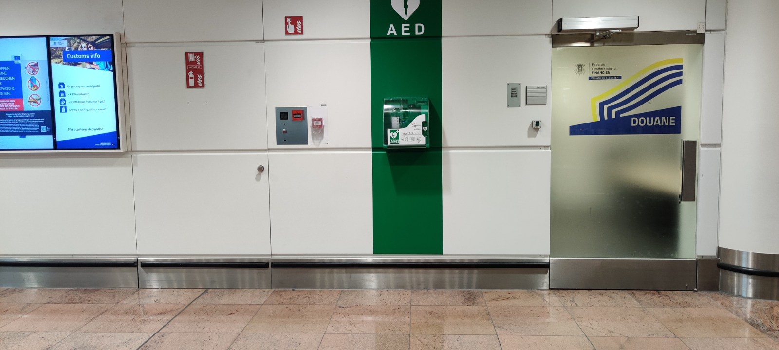 AED Airport luggage