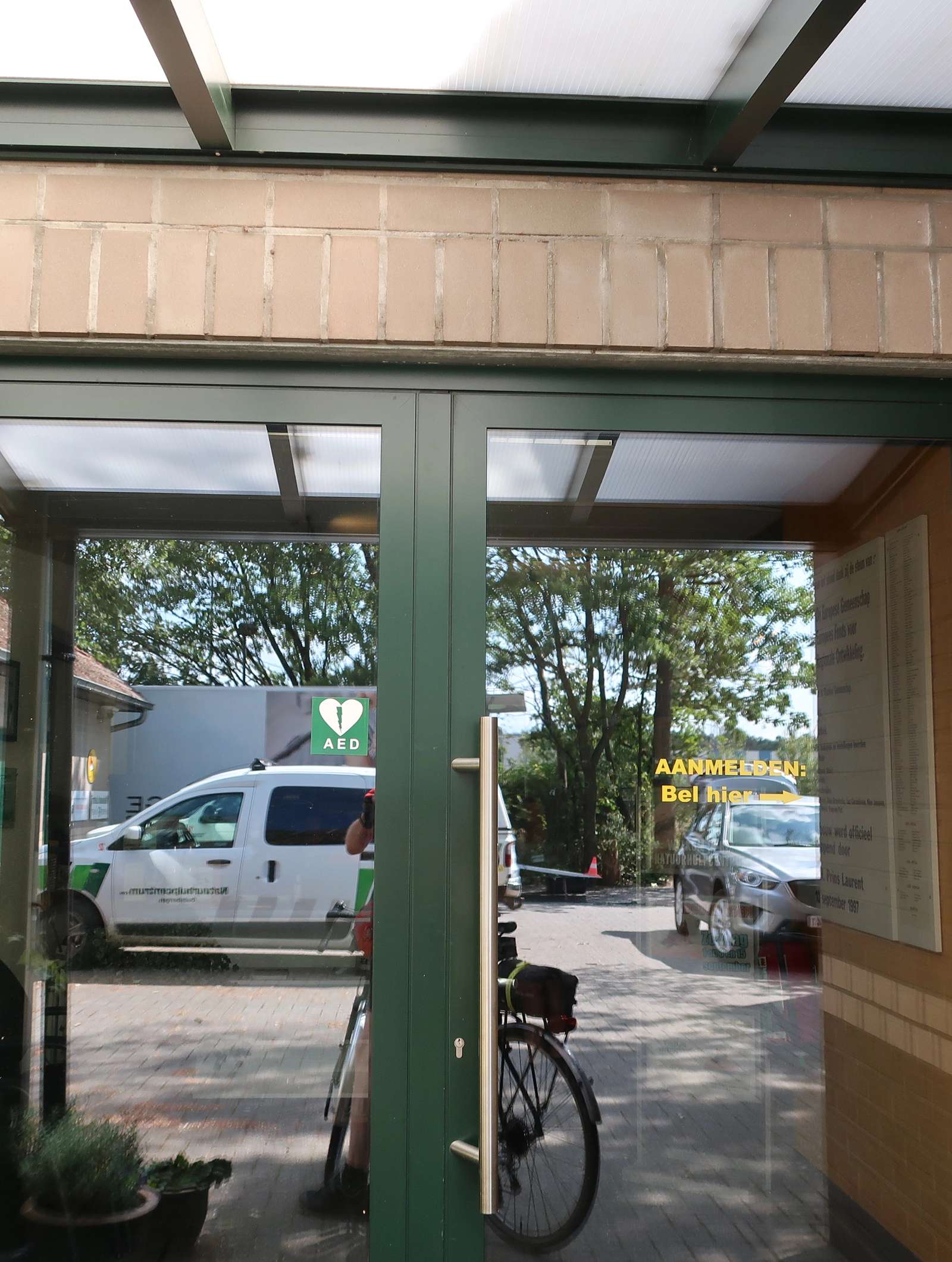 AED Binnen in het gebouw van het Natuurhulpcentrum