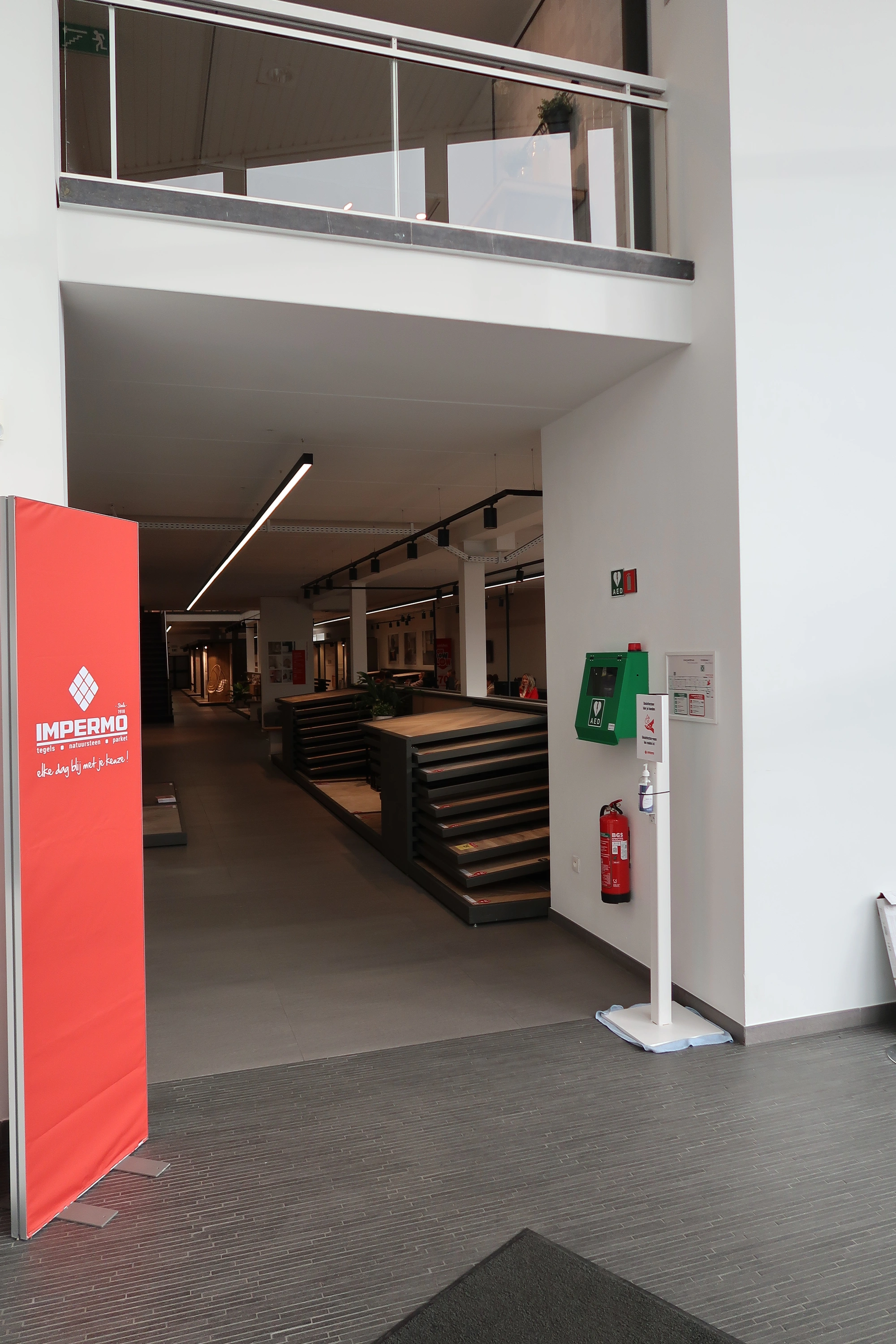 AED Binnen bij de ingang van Impermo