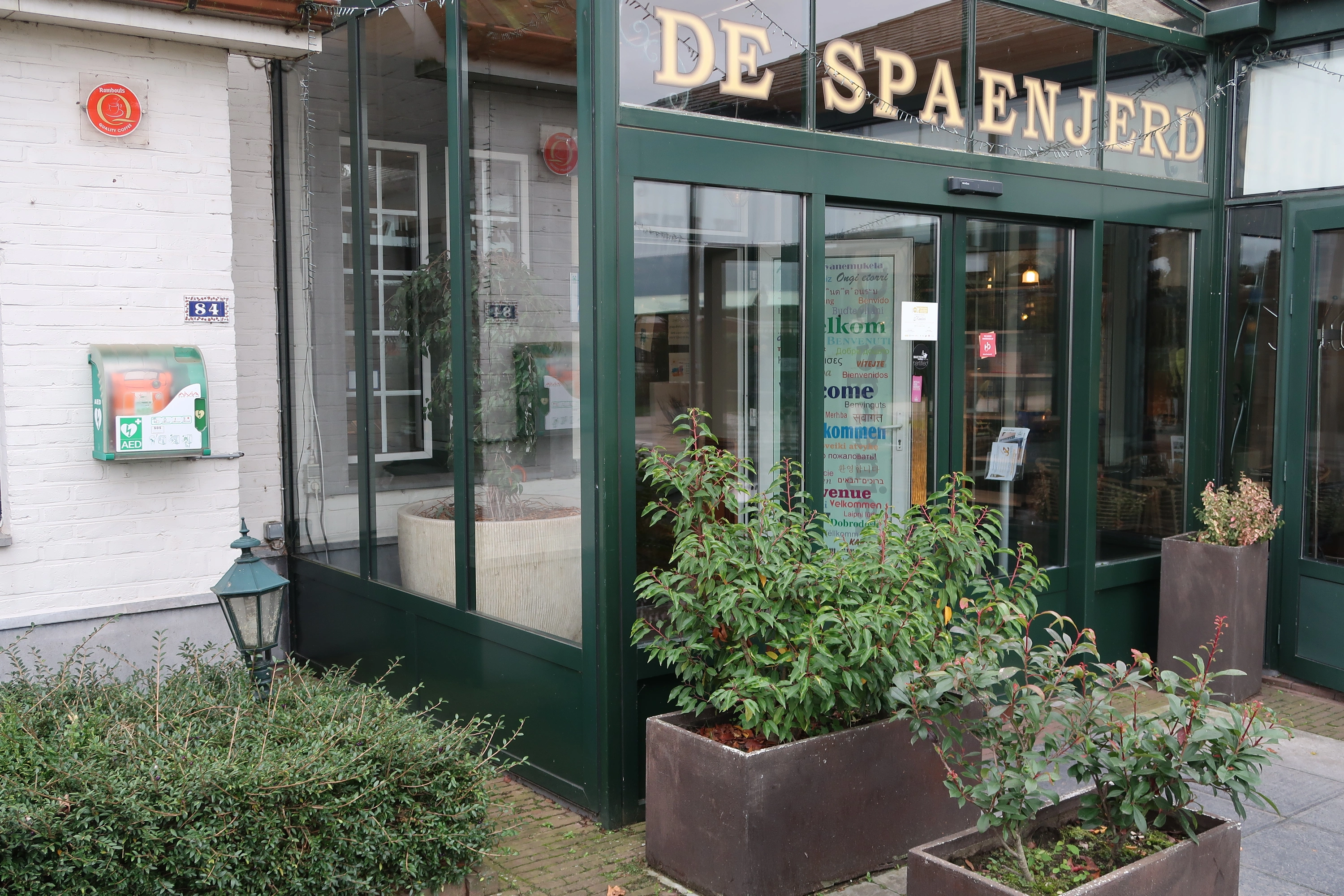 AED Aan de voorgevel links van de ingang van De Spaenjerd