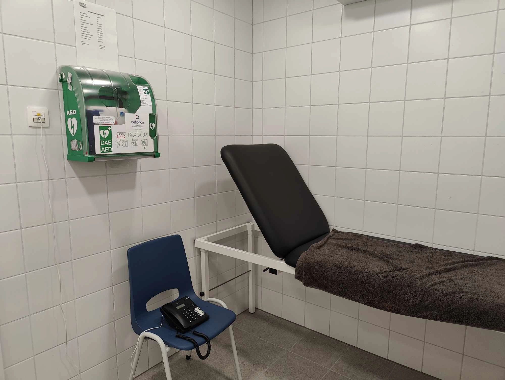AED EHBO lokaal zwembad