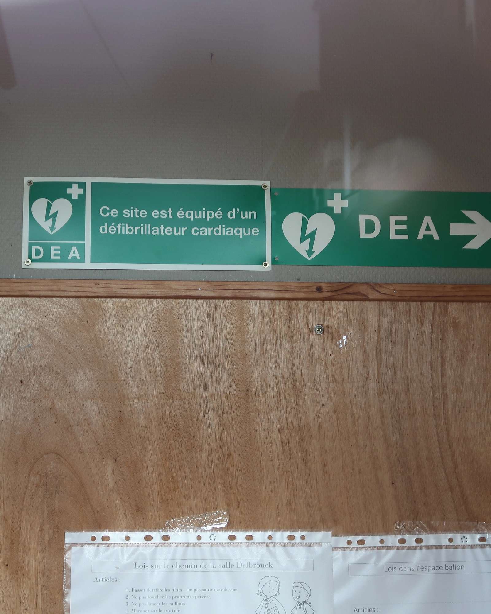 AED La salle est équipé d'un défibrillateur